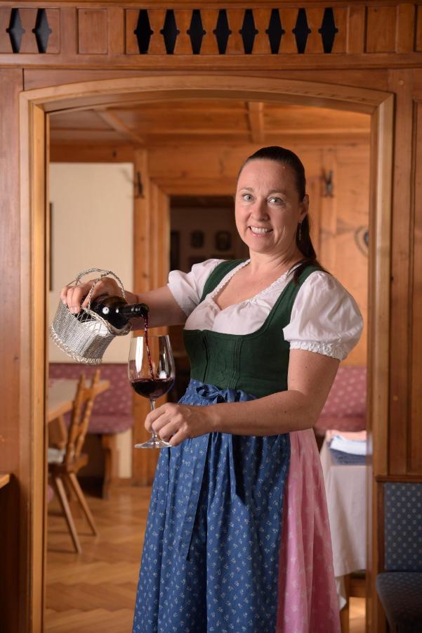 Gasthaus Kreuz Schruns ภายนอก รูปภาพ