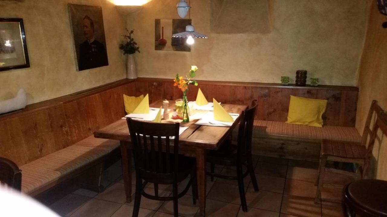 Gasthaus Kreuz Schruns ภายนอก รูปภาพ