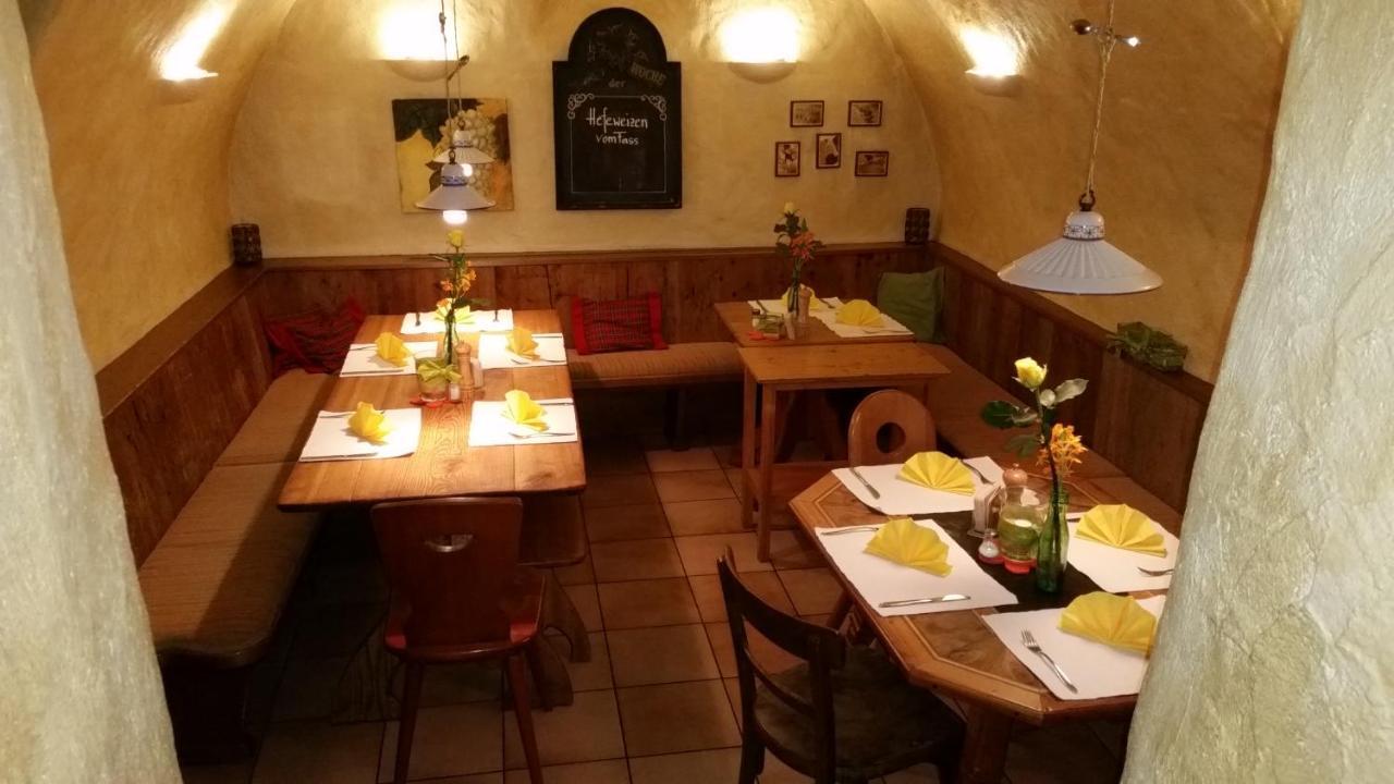 Gasthaus Kreuz Schruns ภายนอก รูปภาพ